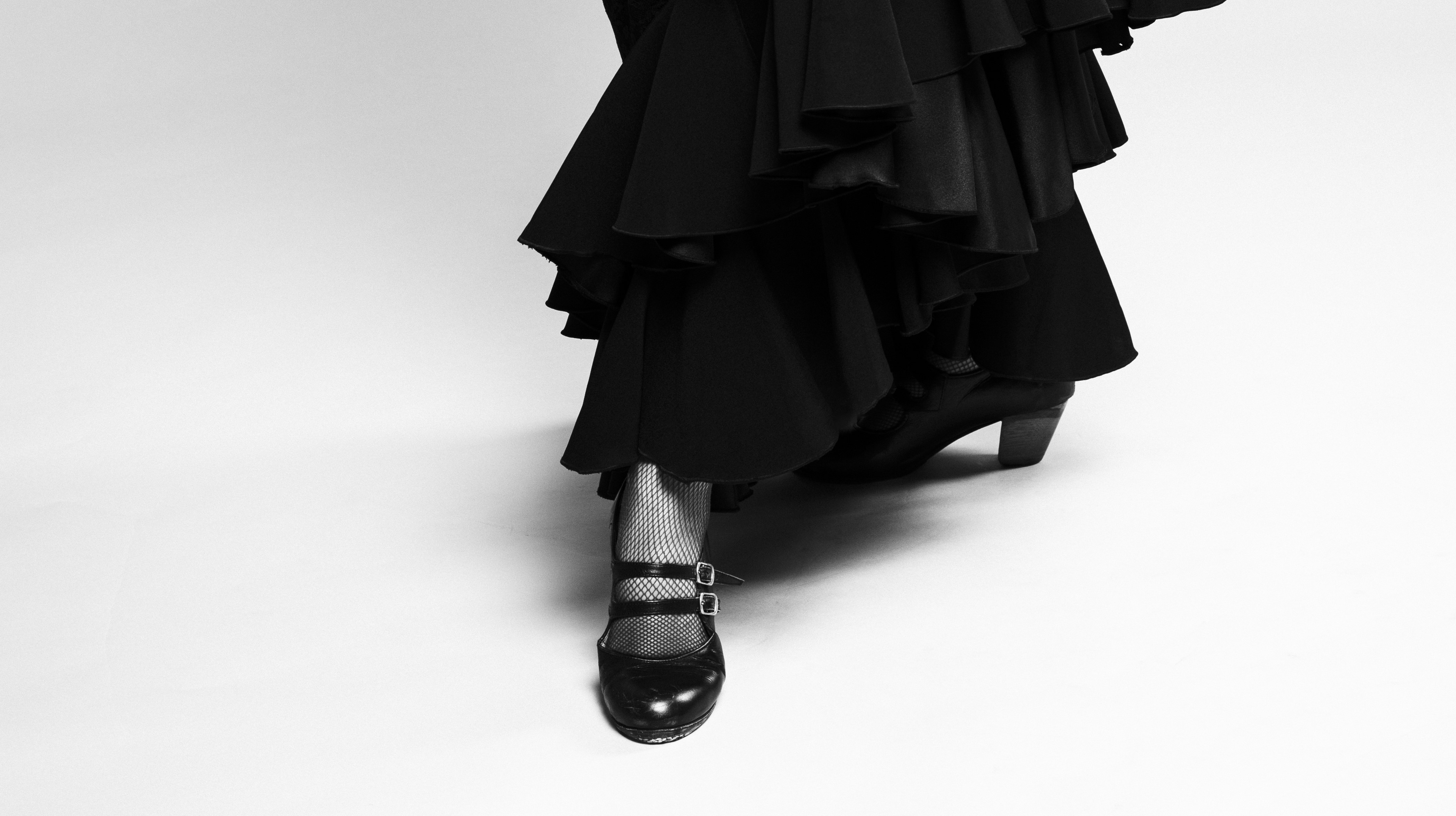 Bailaora flamenco en blanco y negro